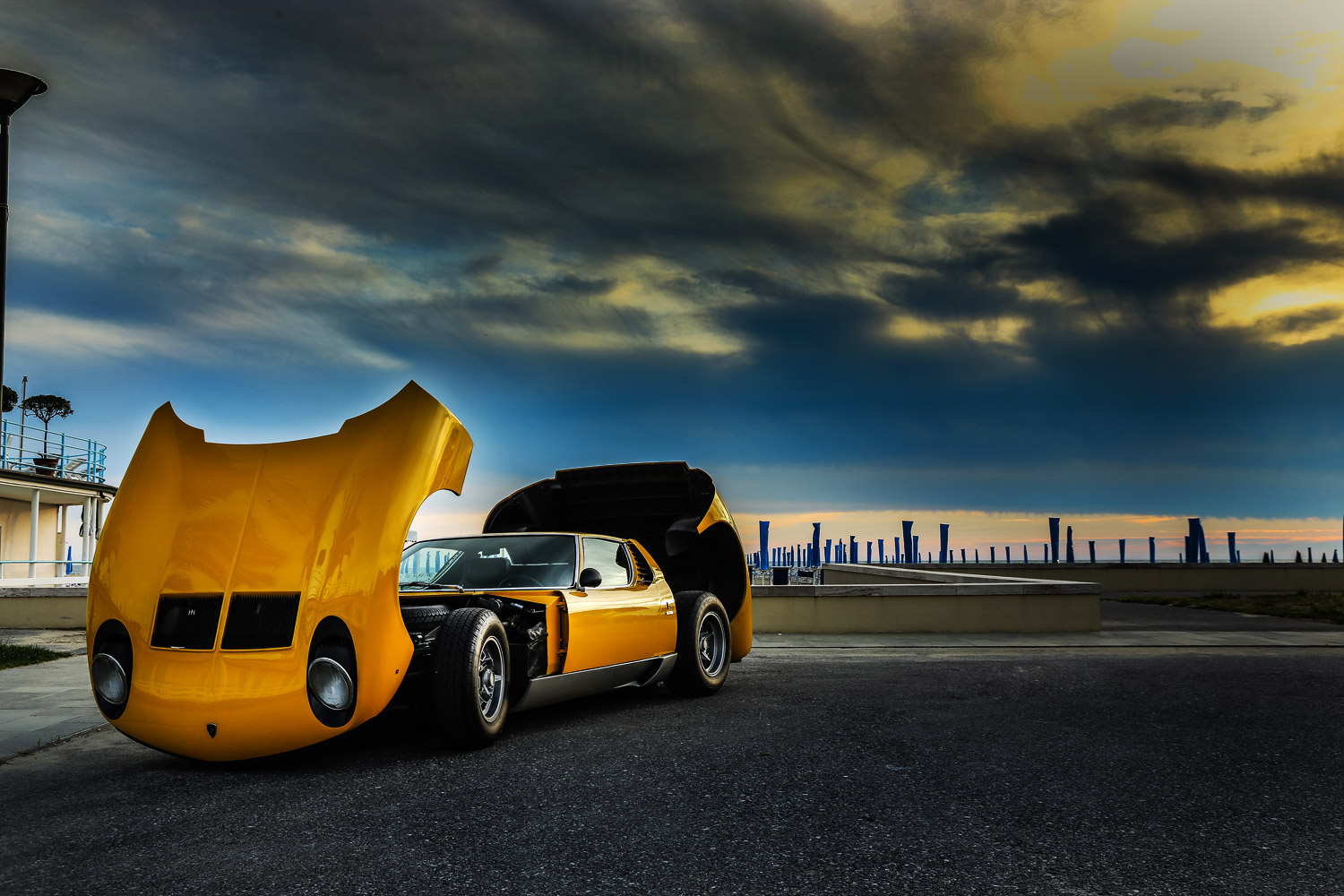 Lamborghini Miura capots ouverts