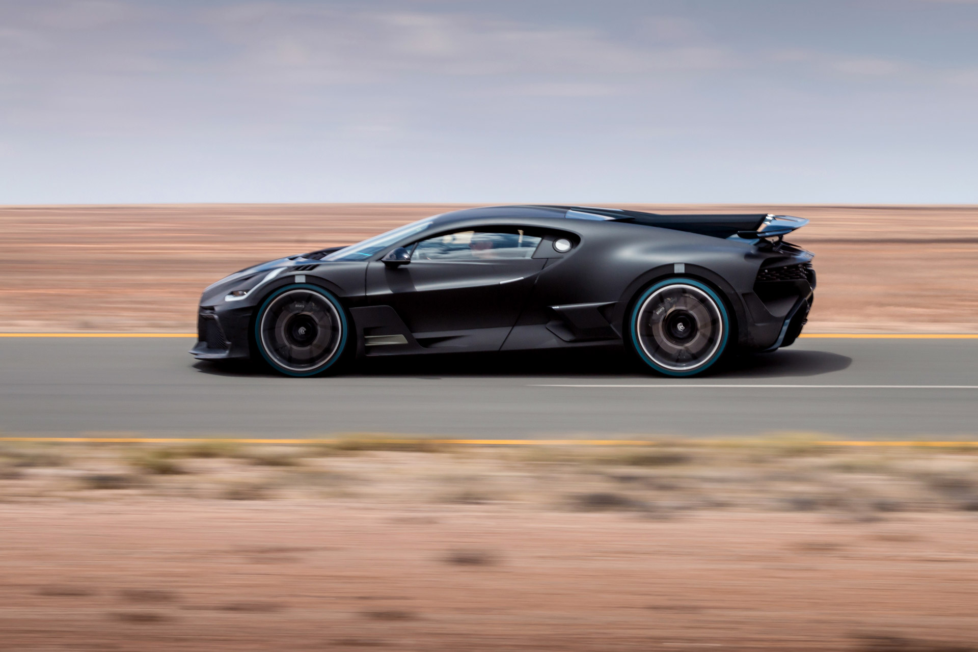 Bugatti Divo de côté